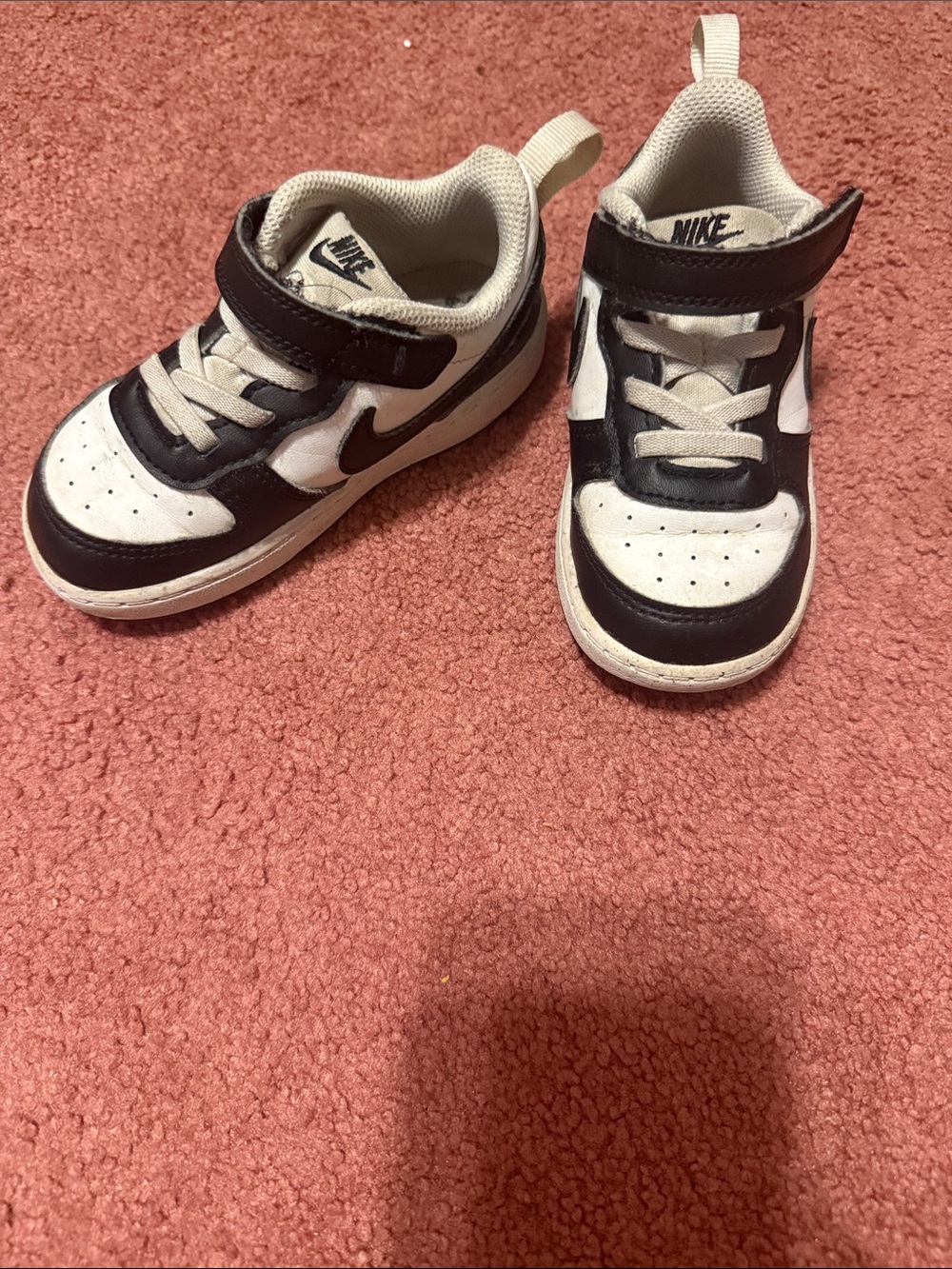 Nike Kids Black and White Low-Top Hook-and-Loop Sneakers